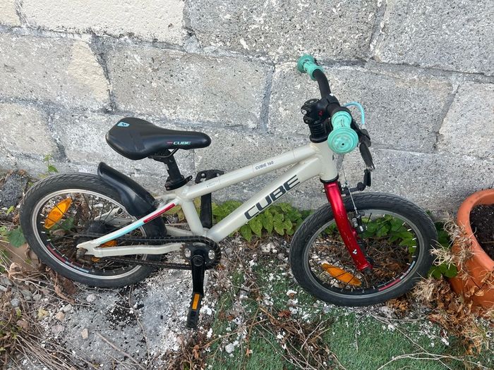 2022 Cube Cubie 160 RT Kids Bike in Grey and Red
