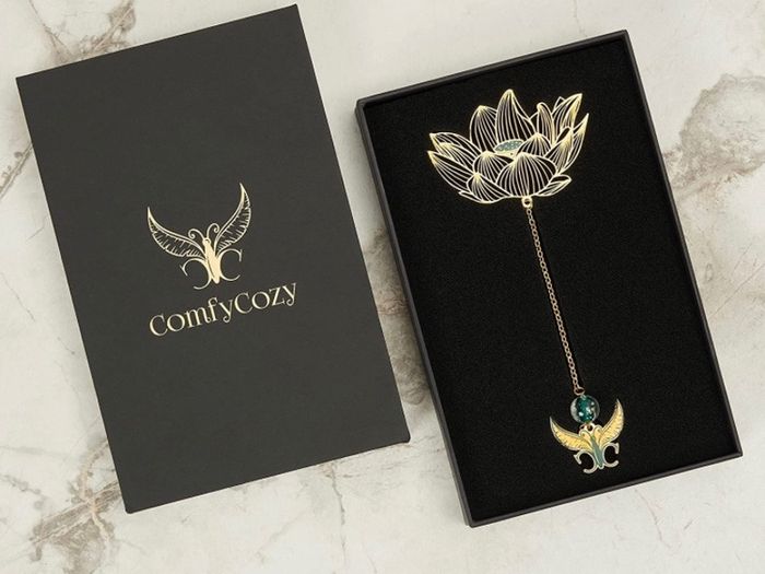 Toirxarn Metal Feather Bookmark Xmas Gift Christmas Present for Women Mum Ladies Her Girl Grandma Teacher Sister Wife MULTIPLE COLOURS AVAILABLE (FREE POSTAGE)