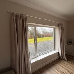 2.9m cream curtain pole 28mm