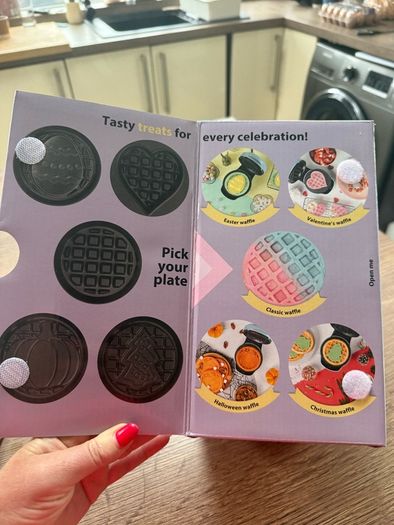 Mini waffle maker