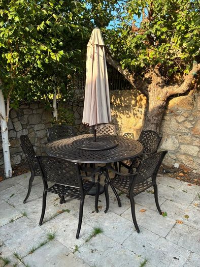 Six-Seater Cast Aluminium Garden Dining Set with Parasol