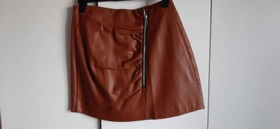 brown skirt