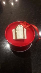 Beautiful belleek living mini gift box christmas tree decoration
