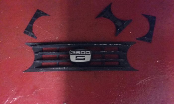 Triumph  2500 S Grille