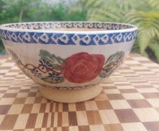 Beautiful Nicholas Mosse Medium Bowl in the Popular but Discontinued Kilfane Rose Pattern, Circa 1996-2004