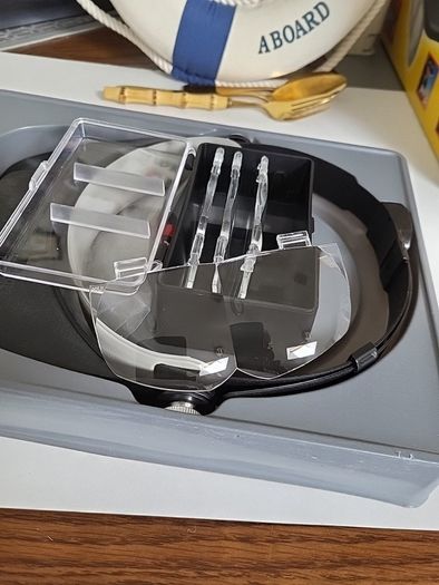 Magnifying visor