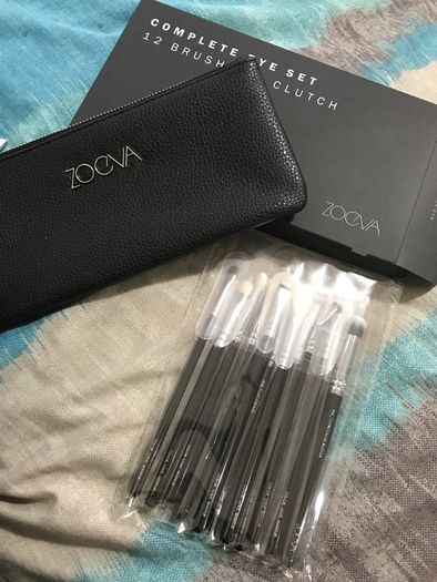 brand new 100% genuine Zoeva complete eye set 12 brushes + clutch