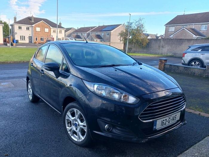 2016 (162)ford fiesta black