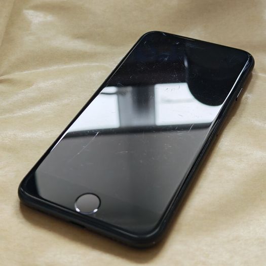 Apple iPhone 7 - 32GB - Black - 3 Network - Activation Locked (For Parts / Repair)