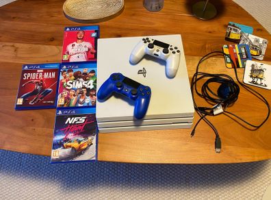 PS4 Pro 1TB + 4 Games + 2 Controllers