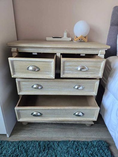 Chest of drawers