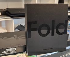 Samsung Galaxy Z Fold 4 - 256GB/ 12GB - Dual Sim Unlocked Phantom Black.