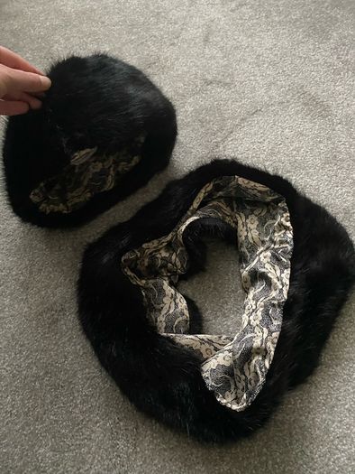 Laura Ashley Women's furry snood and hat