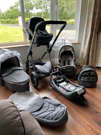 Egg 2 Luxury Travel system