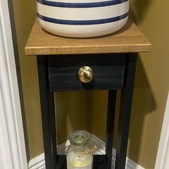 Side/Lamp Table