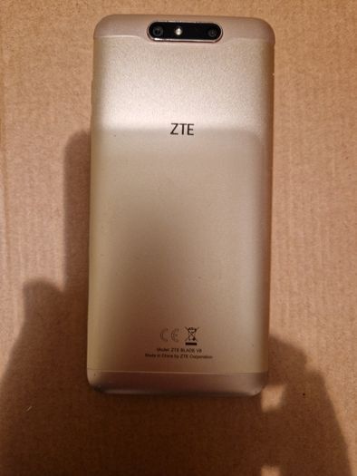 ZTE BLADE V8, 3GB Ram, 32 GB HDD, excellent Battery, 2 cracks on screen, doesn't affect operation