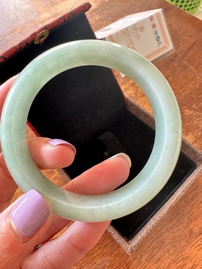Type A Jade bangle (Jadeite)