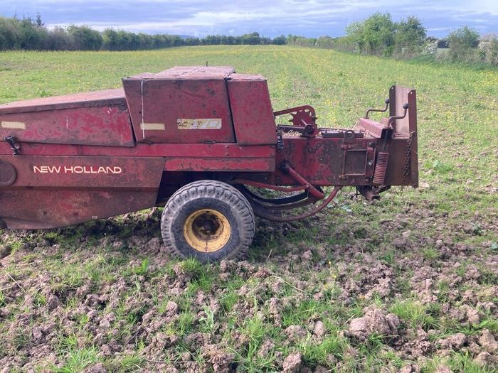 New Holland 370