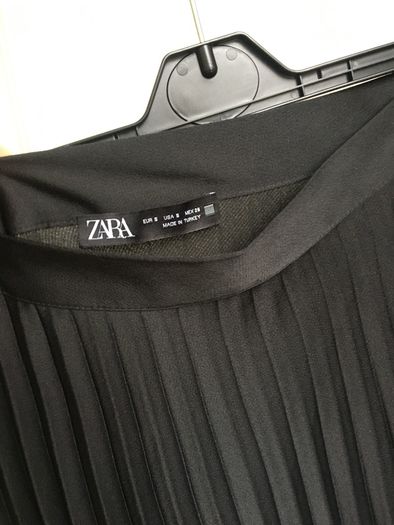 Zara Black pleated skirt size S / worn once