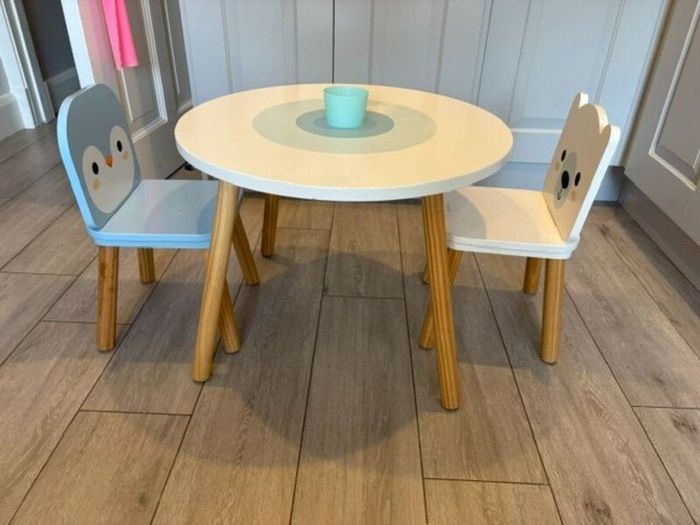 Table and 2 Chairs Polar