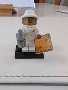100% lego Bee Keeper col380