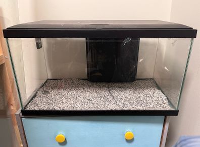Heated fish tank, approx 42 L , with some accessories