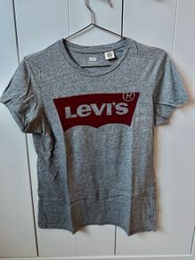 Levis t-shirt, top for women, ladies in mint condition, barely used