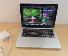 apple laptop