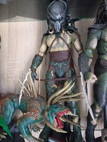 hot toys tracker predator