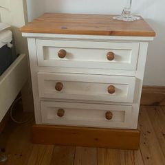 2 Solid wood bedside lockers