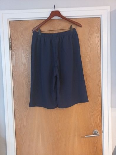 Navy Culottes.  S.16 New-No Tag.