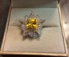 Star shape ring with yellow stones