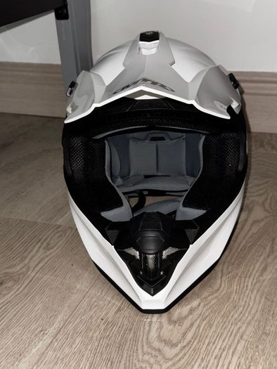 Trek Marlin 6 Mountain Bike + Brand New Full Face Helmet