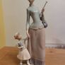 Lladro Porcelain Figurine 1353 Retired 1978-1985 Homecoming Lady with Child, Sculpture Jose Roig, Mint condition no box Image 4