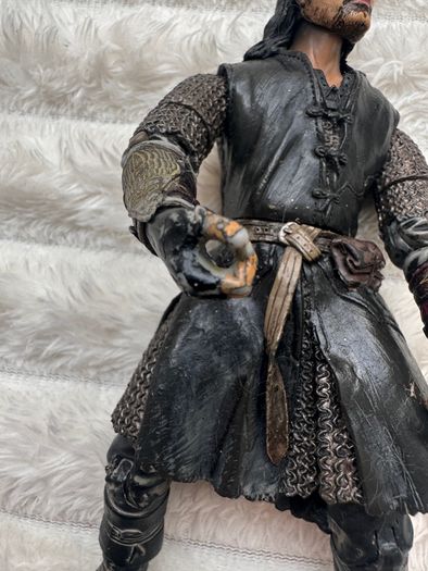 Lord of the Rings Helm's Deep Aragorn Action Figure Damaged NO Finger approx. 16 cm. Used Please see photos