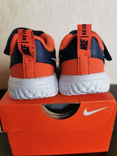 Unisex NIKE kid's runners NEW size UK 4.5