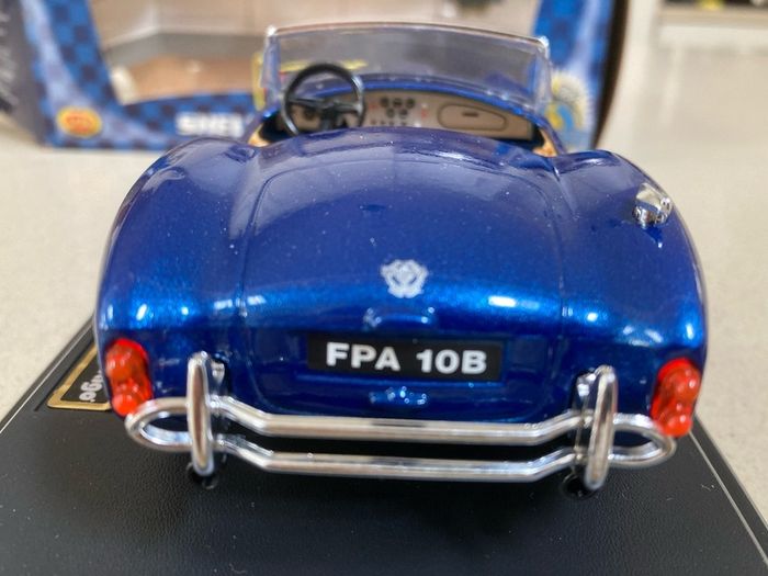 Shelby Cobra 427 40 Years anniversary scale 1/24 Burago