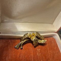 Rare Find. Vintage Gold Tone Brooch