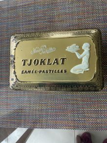 Rare 1950 s Tjoklat tin