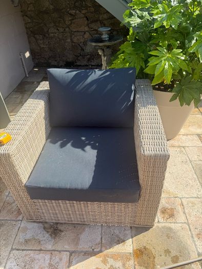 10 seater rattan garden set with dark navy cushions
