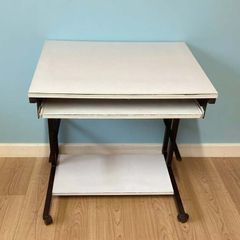Compact Computer Desk / Study Desk with Pull Out Keyboard Tray & Castor Wheels
