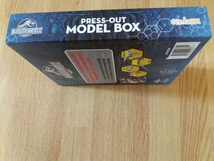 Jurassic World Press-Out Model Box