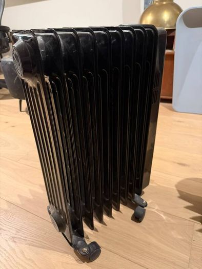 Deville 2000W 9-Fin Oil-Filled Radiator, Black