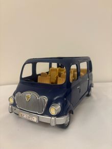 Sylvanian Families 5274 Family Seven Seater Dollhouse Car Play Set