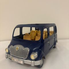 Sylvanian Families 5274 Family Seven Seater Dollhouse Car Play Set