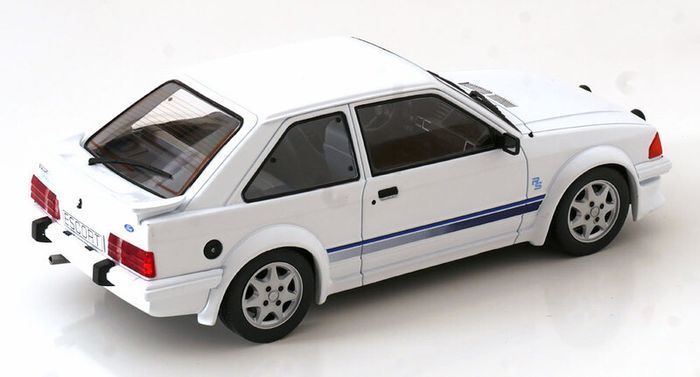 Ford Escort RS Turbo 1985 1/18 - New in Box