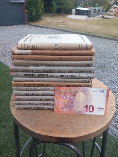 13 hardbacks by John Drinkwater, poetry, 1920s, D18 post 8e