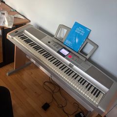 Yamaha Portable Grand Keyboard/Digital Piano