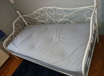 metal bed could hold 2x