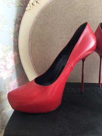 ISLO fully leather shoes. Uk 6 . As new.